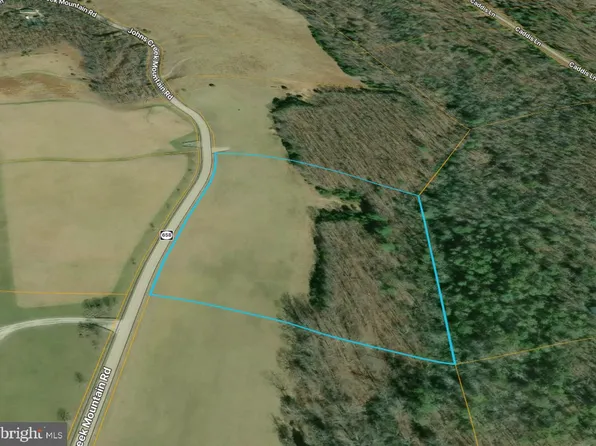 3010 Johns Creek Rd, New Castle, VA 24127