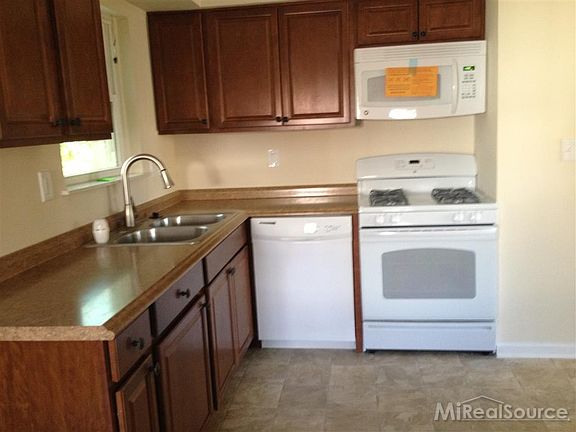 5th image of 32530 Revere Dr