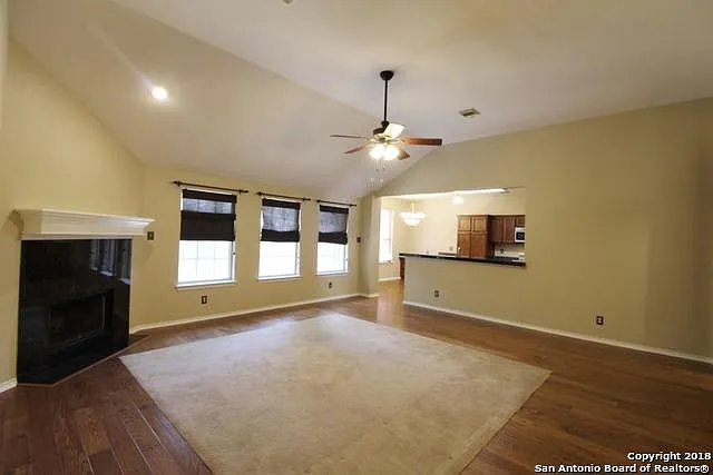 4 bed, 2.5 bath, 2569 sqft, $2,450 — Photo 3