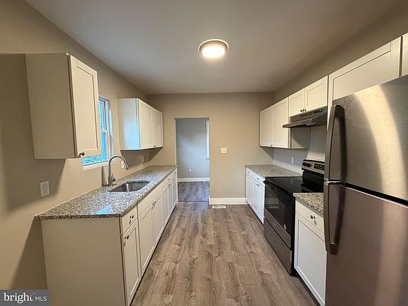 4th image of 215 Thomas Ave N