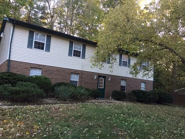 10419 Hidden Valley Ln E — Photo 1