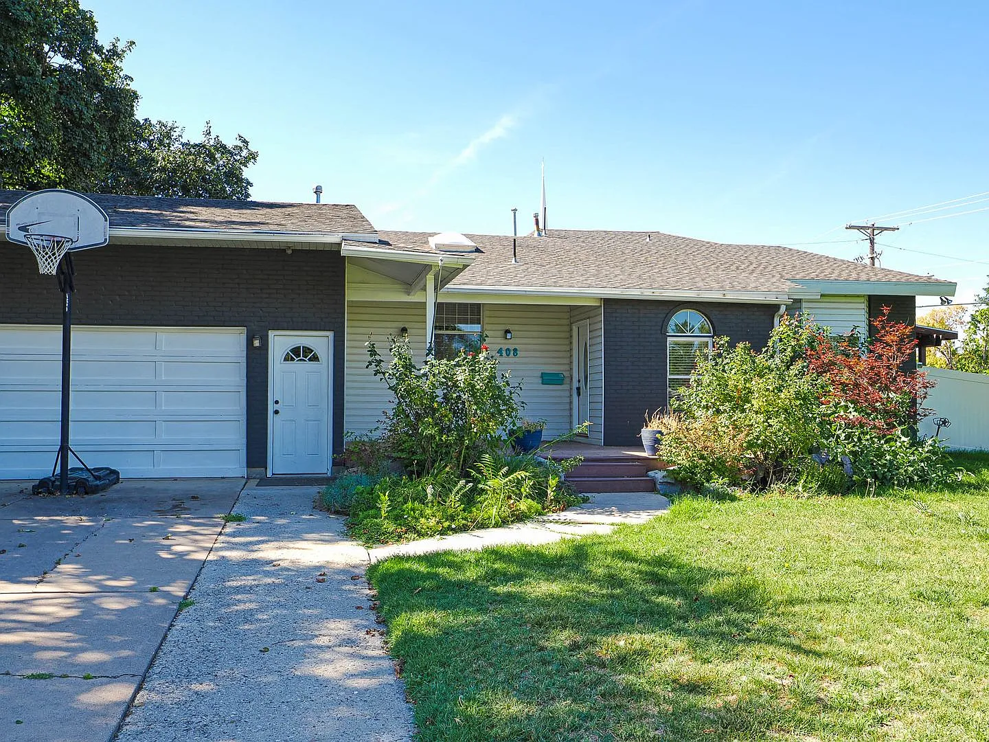 5 bedroom, 2 bath Bountiful Home — Photo 3