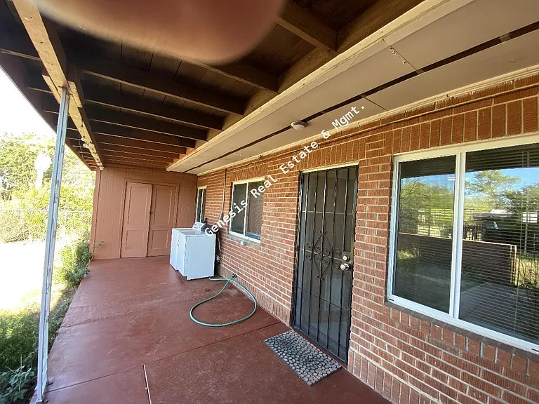 2803 E Lee St — Photo 19