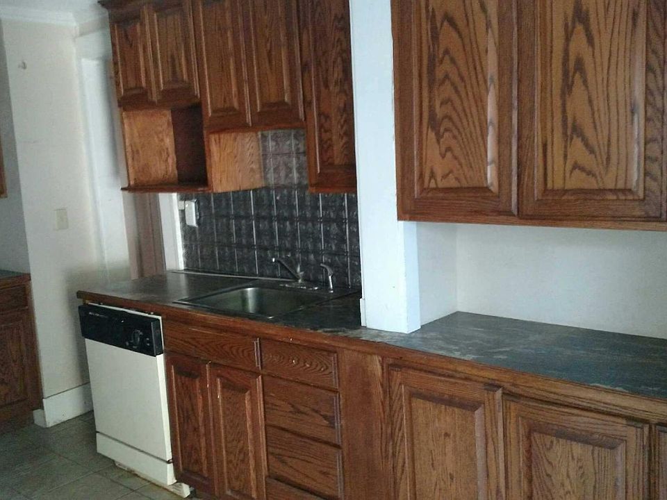 2nd image of 3236 E 1st St N