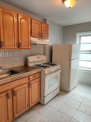 2nd image of 796 Lincoln Pl #3