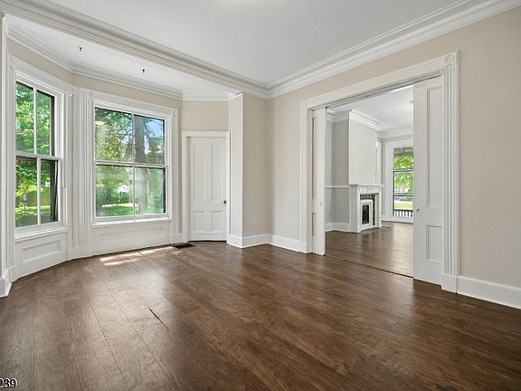 4th image of 113 Park Pl