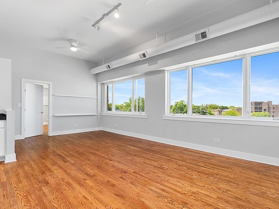 2nd image of 4751 N Artesian Ave APT 401