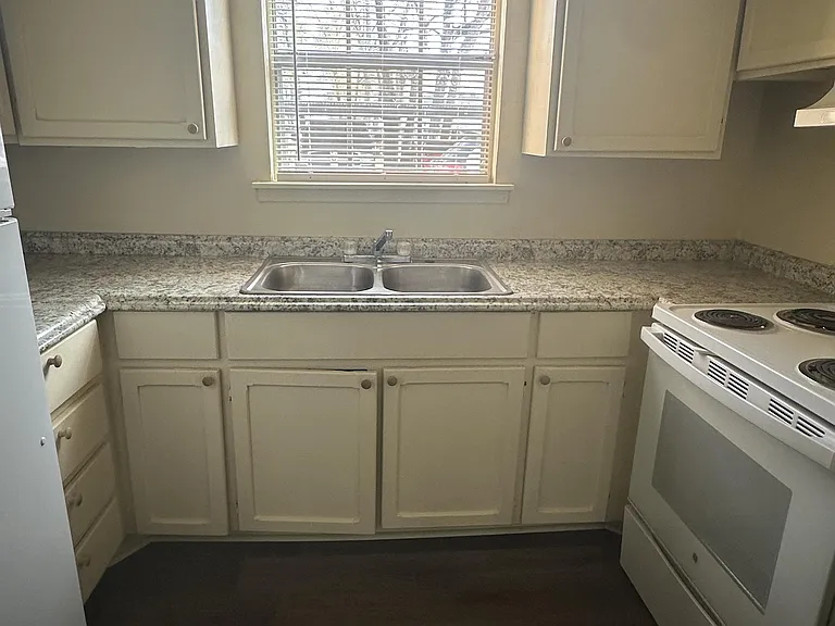 2655 Sweetgum Ln #4 — Photo 2