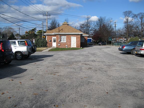 4th image of 972 Montauk Hwy