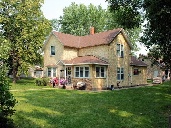 212 N Aspen St, Royalton, MN 56373