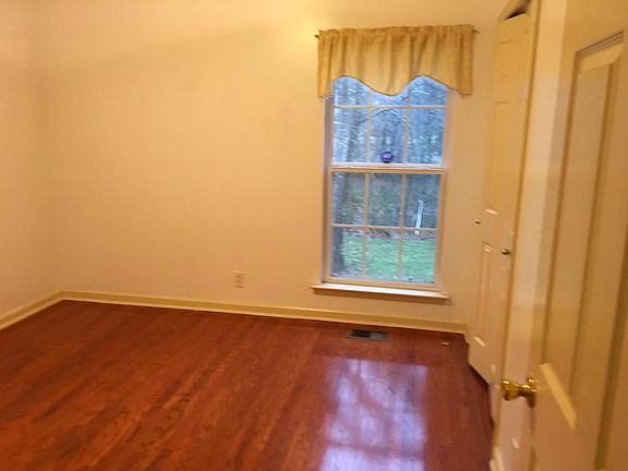 5th image of 527 Williamsport Dr