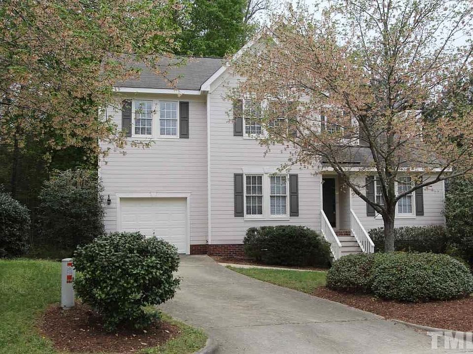 1st image of 207 Martins Point Pl