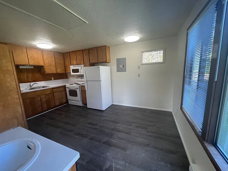 1782 SE Douglas Ave — Photo 5