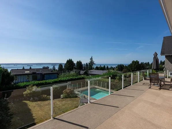 2316 Nelson Ave, West Vancouver, BC V7V 2R2