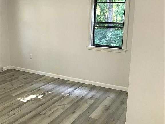 4th image of 25 Faxon St