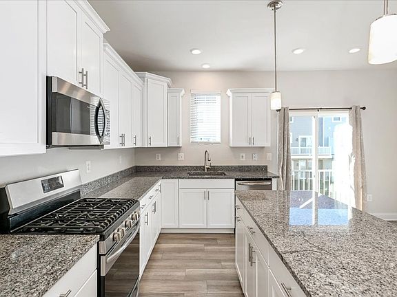 5th image of 24660 Dogwood Ln