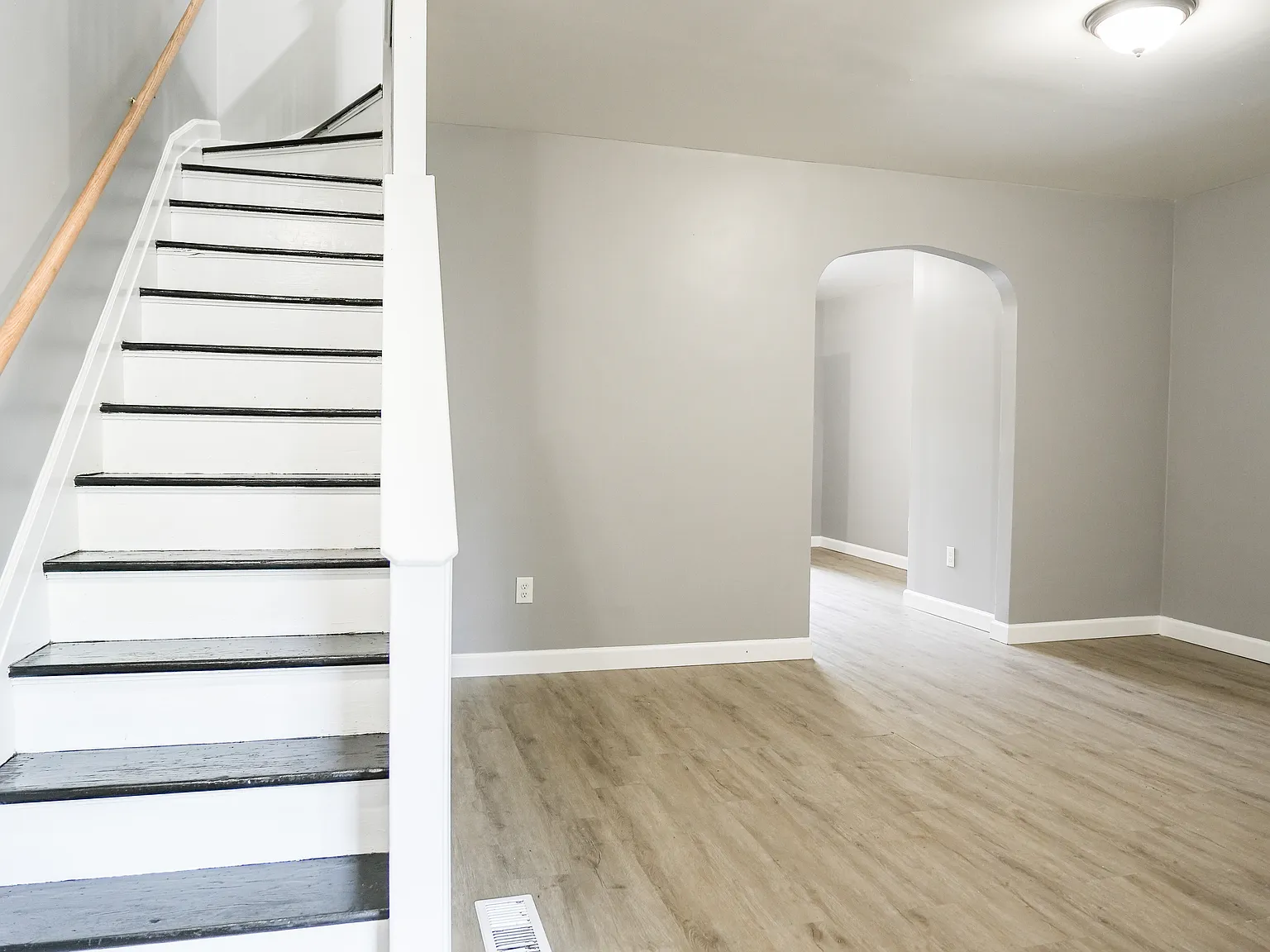 3 bed, 1.0 bath, $1,900 — Photo 2
