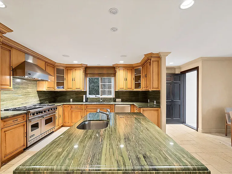 6138 Maryland Dr — Photo 13