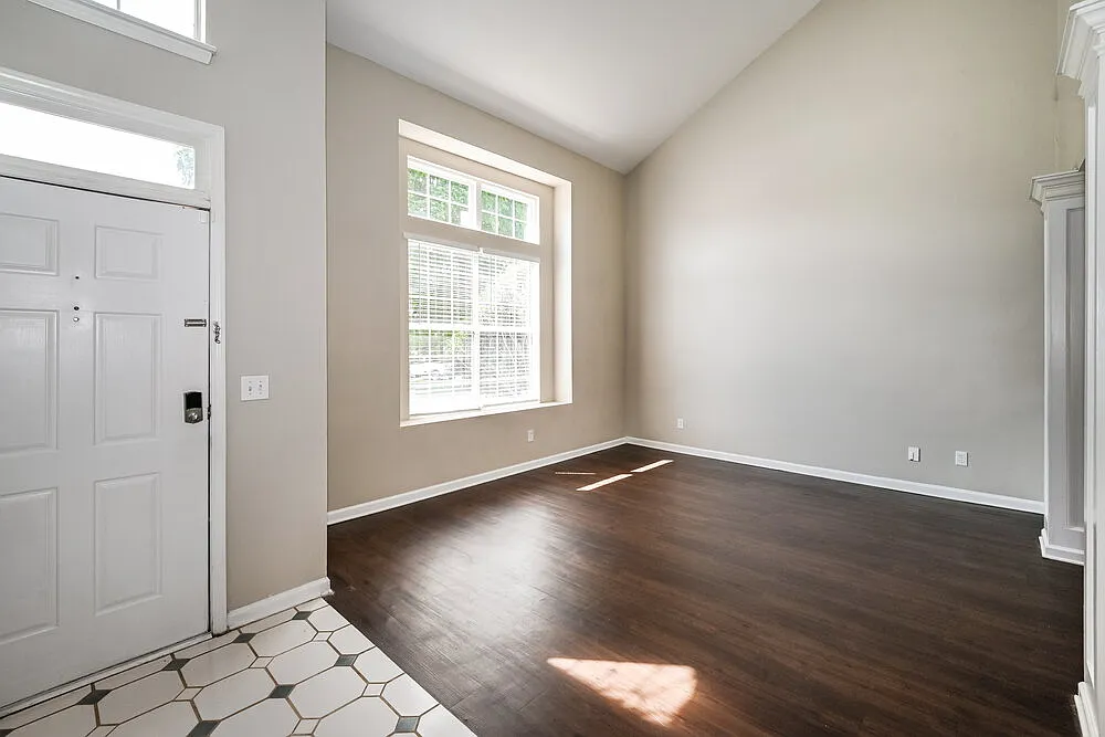 4 bed, 2.5 bath, 2385 sqft, $2,575 — Photo 4