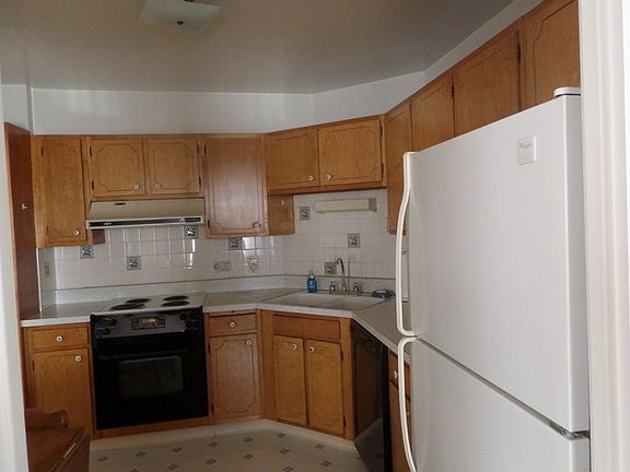 5th image of 141 N La Grange Rd APT 205