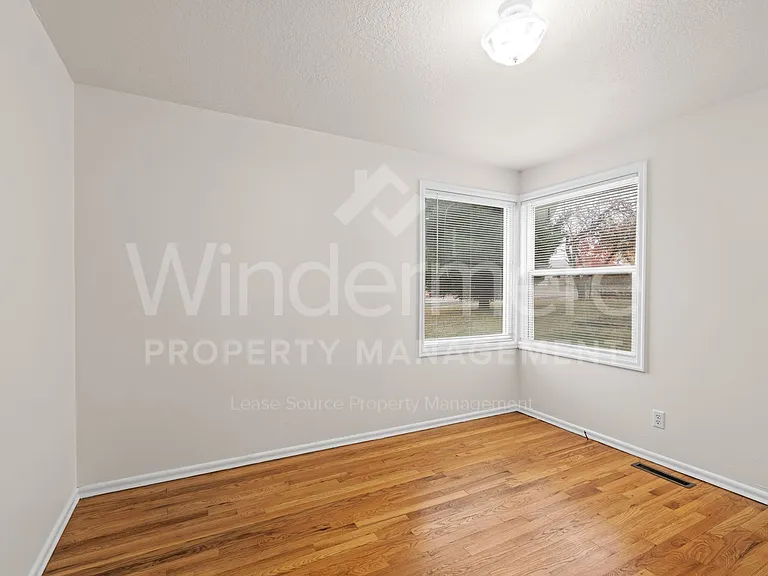 5723 N Milton St — Photo 9