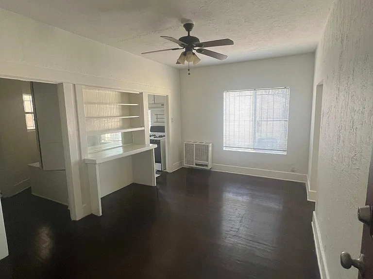 1927 Bonsallo Ave #4 — Photo 7