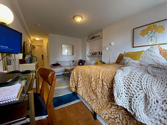 3rd image of 322 E 39th St APT 8B