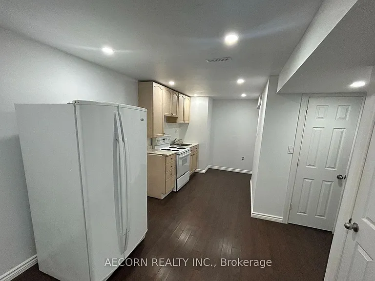 411 Sandford St #LOWER — Photo 2