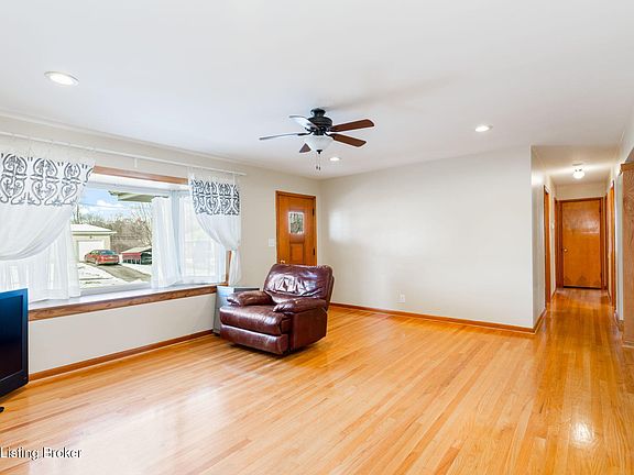 3rd image of 407 Marengo Dr