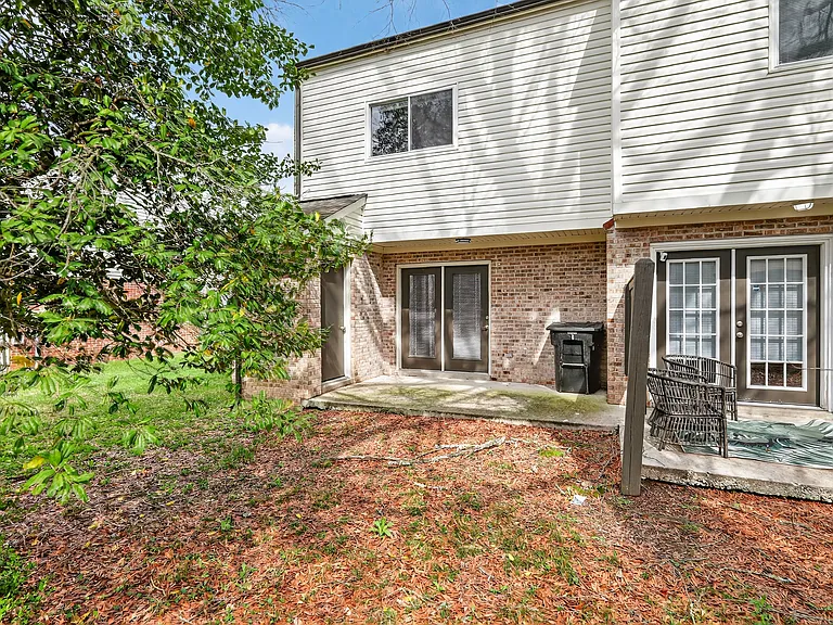 601 E Grundy St #B — Photo 31