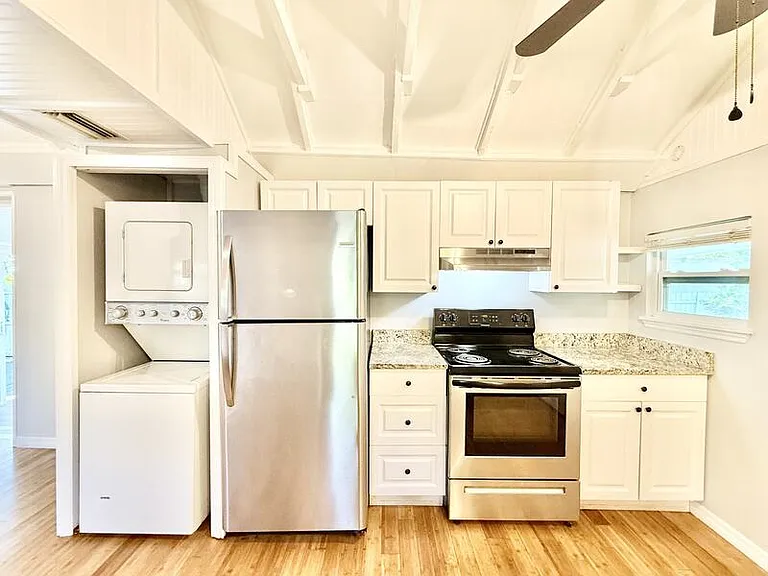 713 Smith St — Photo 14
