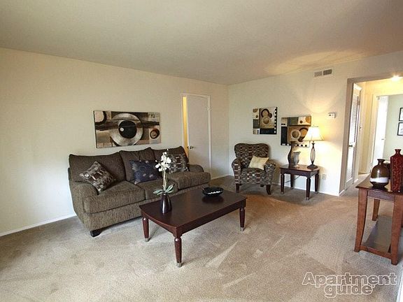4th image of 8 S Kingsbridge Pl APT C