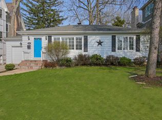 105 Tuttle Ave, Clarendon Hills, IL 60514