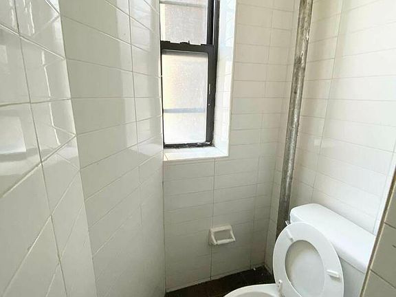 3rd image of 322 E 126th St #2D