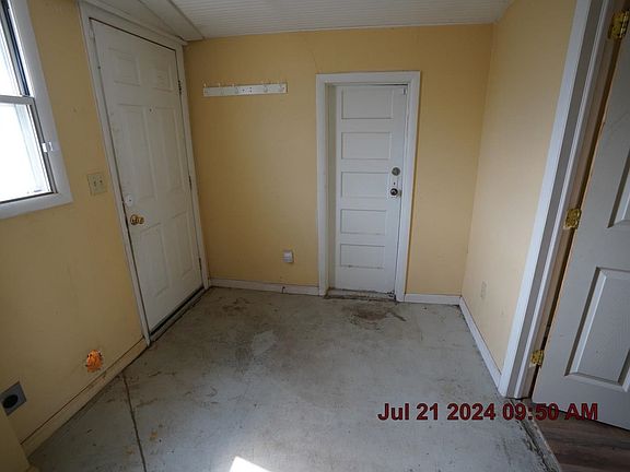 3rd image of 418 W Kansas St