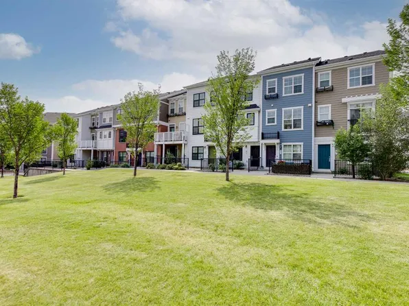42 N Sherwood Row NW, Calgary, AB T3R 0X1