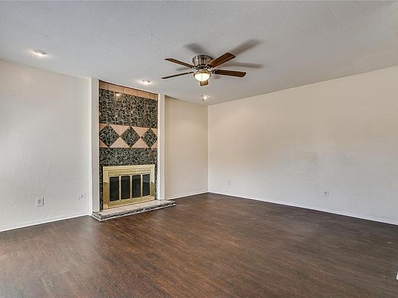 4th image of 1104 Country Club Ln APT 114