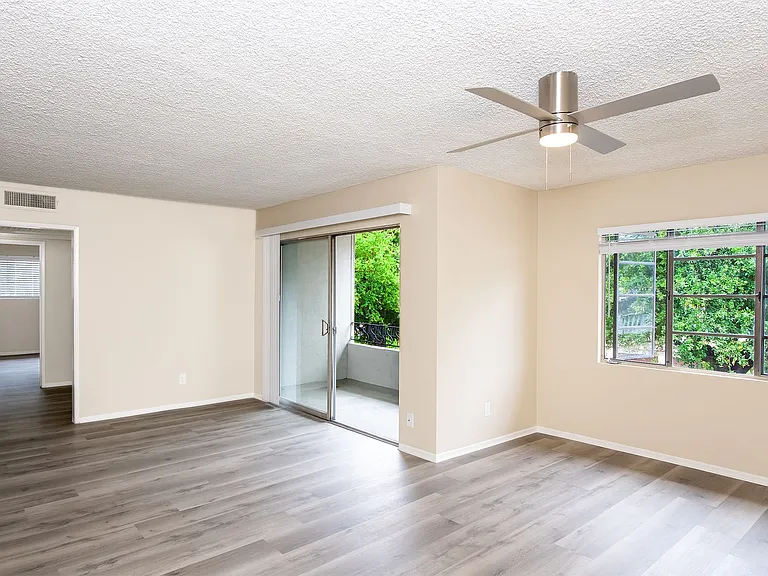 1120 W Alhambra Rd — Photo 10
