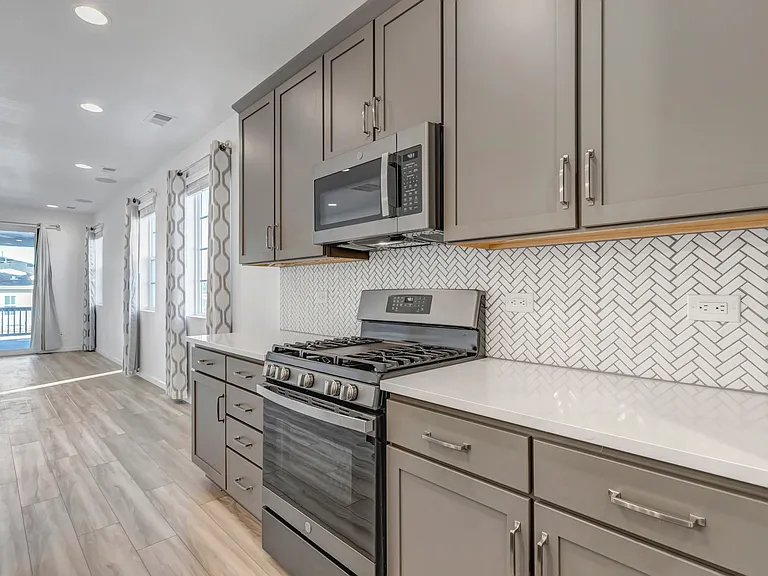 4007 Castle Vista Ln — Photo 11