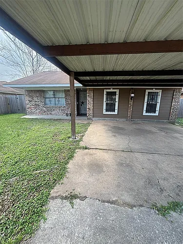 1135 Greencroft St Photo 1
