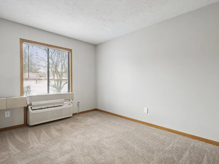 Woodwind Apartments — Photo 8