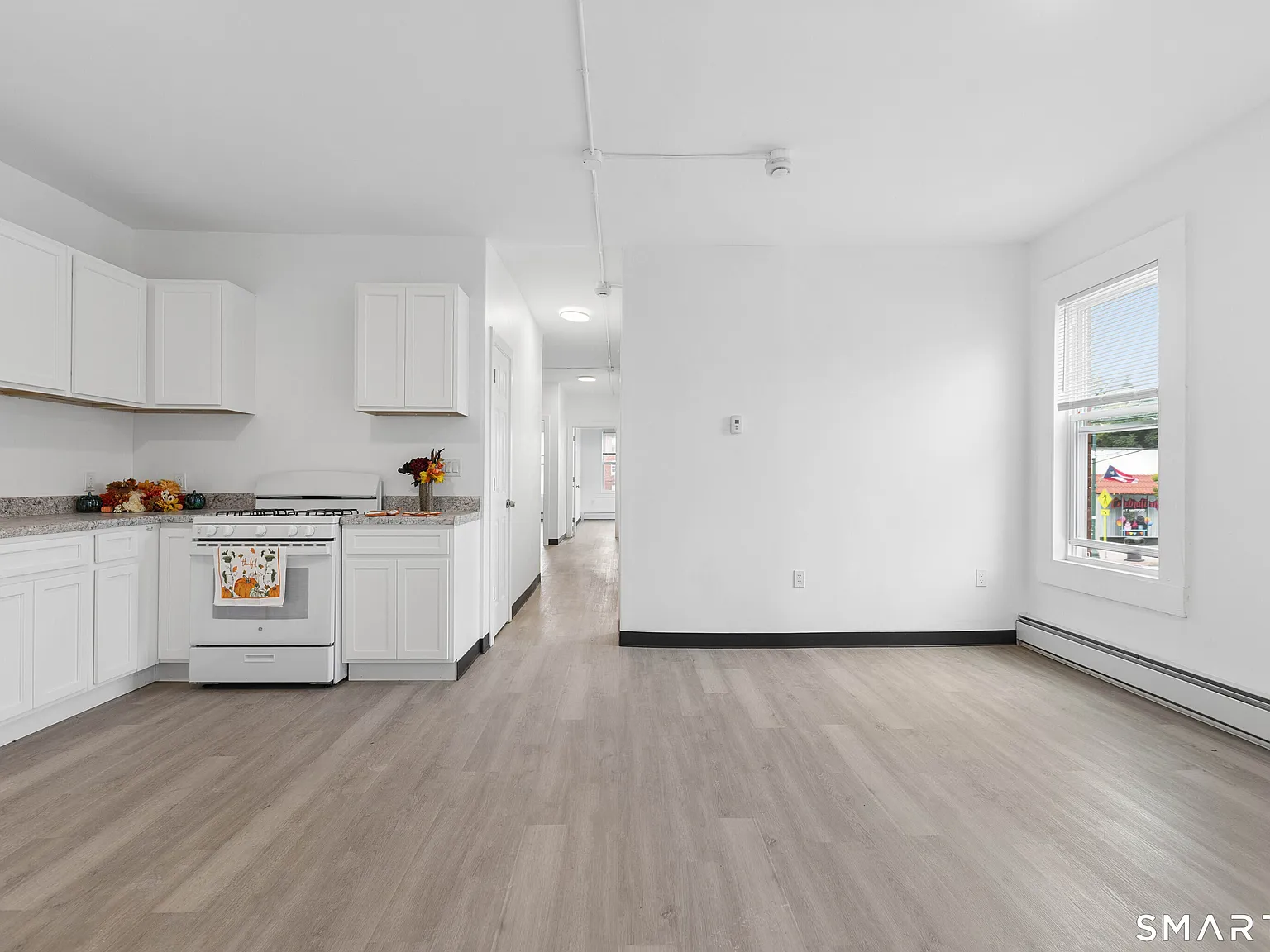 3 bed, 1.0 bath, 11145 sqft, $1,750 — Photo 3