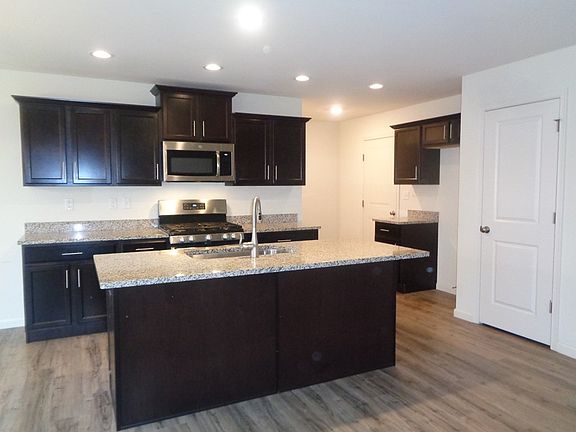2nd image of 58 Cambridge Ln