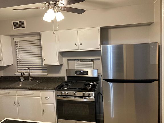 2nd image of 2076 Sherwood Ave #3