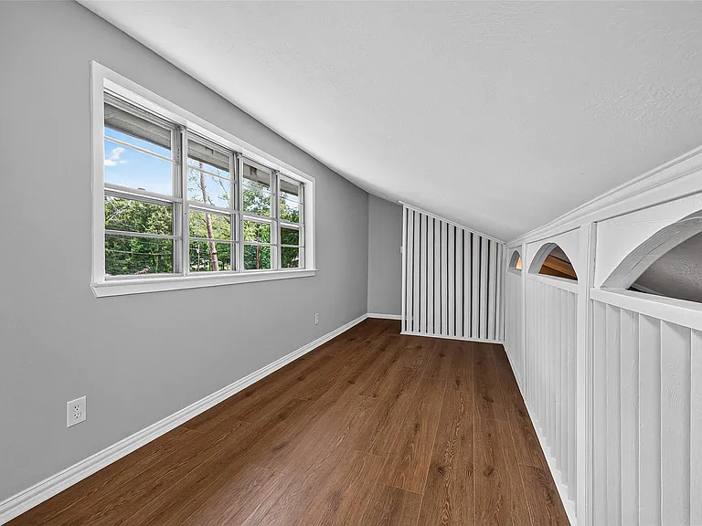 5693 Cessna Dr — Photo 29