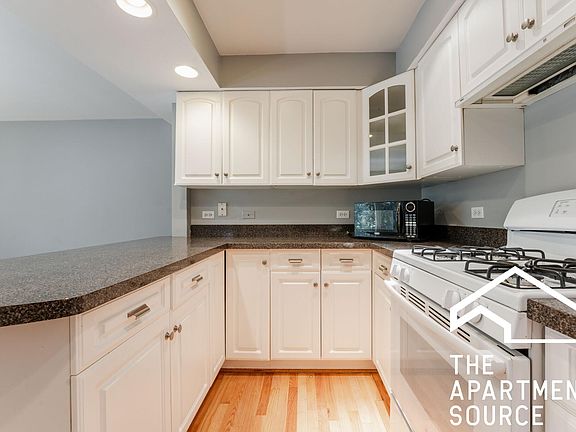 2nd image of 2112 W Armitage Ave #1SE
