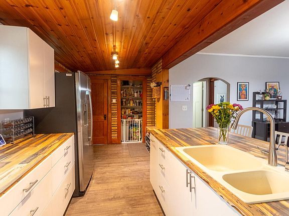 3rd image of 359 Prospect AVENUE