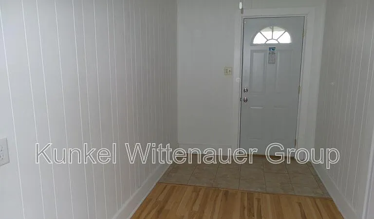324 N Jackson St — Photo 11