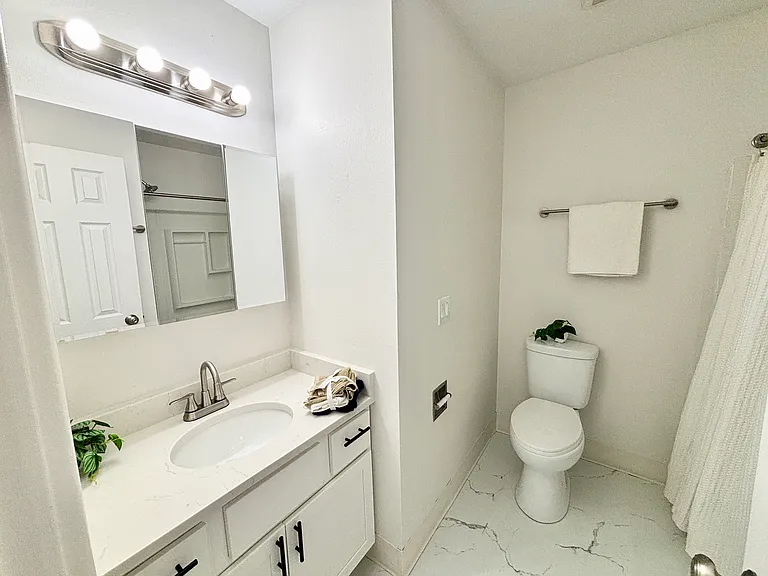 525 Schiller St #31 — Photo 7