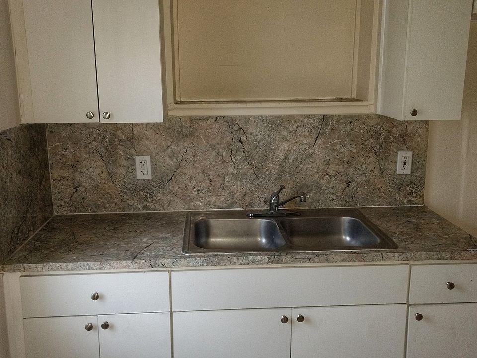 2nd image of 845 NW 77th St